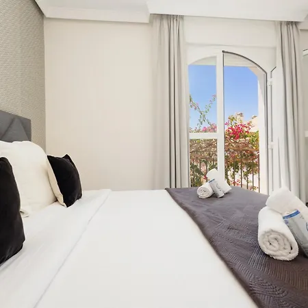 Townhouse In First Line Beach, Bahia De Marbella, *