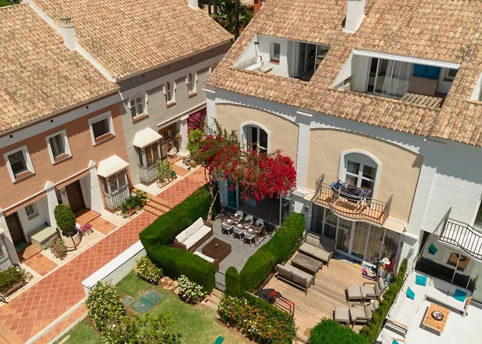 Townhouse In First Line Beach, Bahia De Marbella, Ferienhaus *