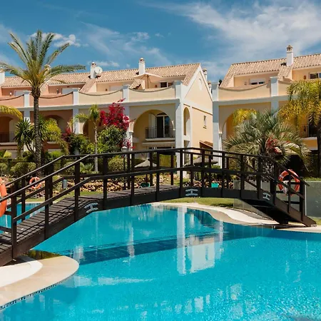 بيت للعطل Townhouse In First Line Beach, Bahia De Marbella, *