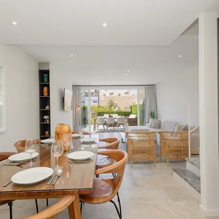 Townhouse In First Line Beach, Bahia De Marbella, Semesterbostad *