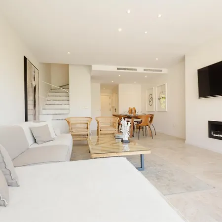 Townhouse In First Line Beach, Bahia De Marbella, ماربيا