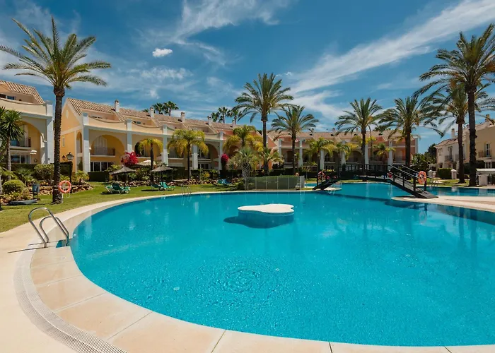 Townhouse In First Line Beach, Bahia De Marbella, בית נופש מארבלה