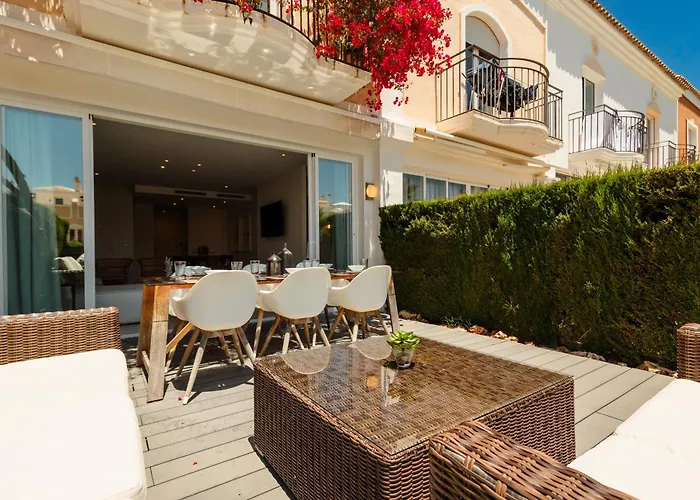 Townhouse In First Line Beach, Bahia De Marbella, מארבלה