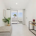 Townhouse In First Line Beach, Bahia De Marbella, Dom wakacyjny Marbella