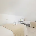 Townhouse In First Line Beach, Bahia De Marbella, Dom wakacyjny Marbella