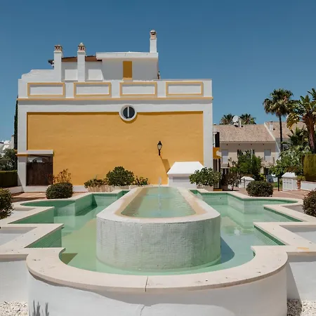 Townhouse In First Line Beach, Bahia De Marbella, *