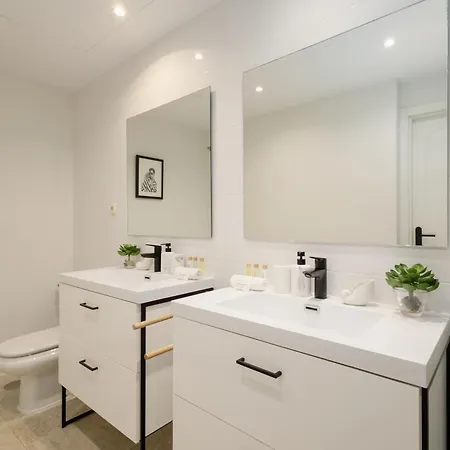 Townhouse In First Line Beach, Bahia De Marbella, *